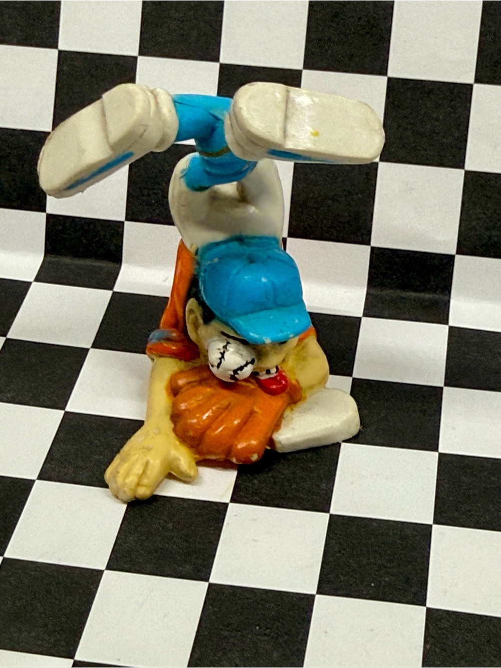 vintage 1986 Sportfreaks "Ozzie Twister" PVC action figure made by HG Toys.